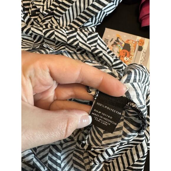 Ava & Grace Woman's Sleeveless Black white geometric 2x whimsigoth‎ career - Picture 4 of 6